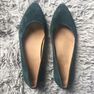 Vionic Green Suede Pointed Toe Flat